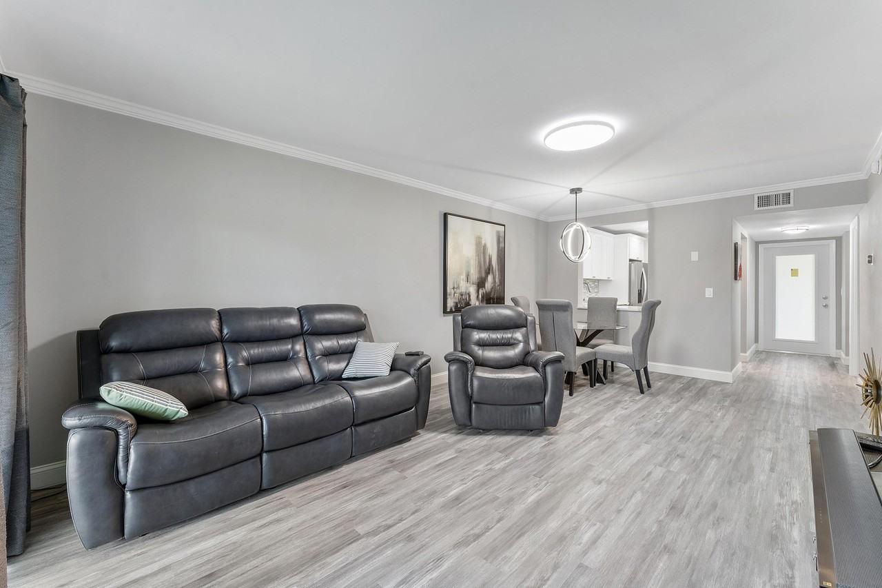 118 Lake Constance Dr - Photo 4 of 25