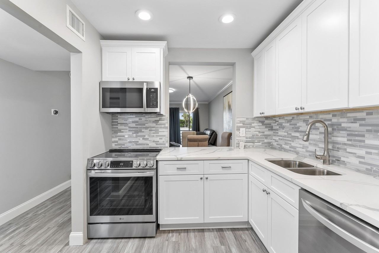 118 Lake Constance Dr - Photo 6 of 25