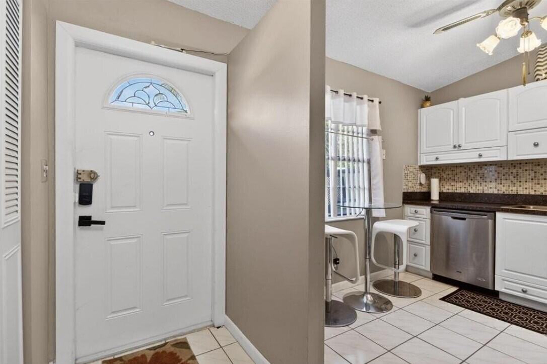 540 Nw 43rd St - Photo 3 of 21