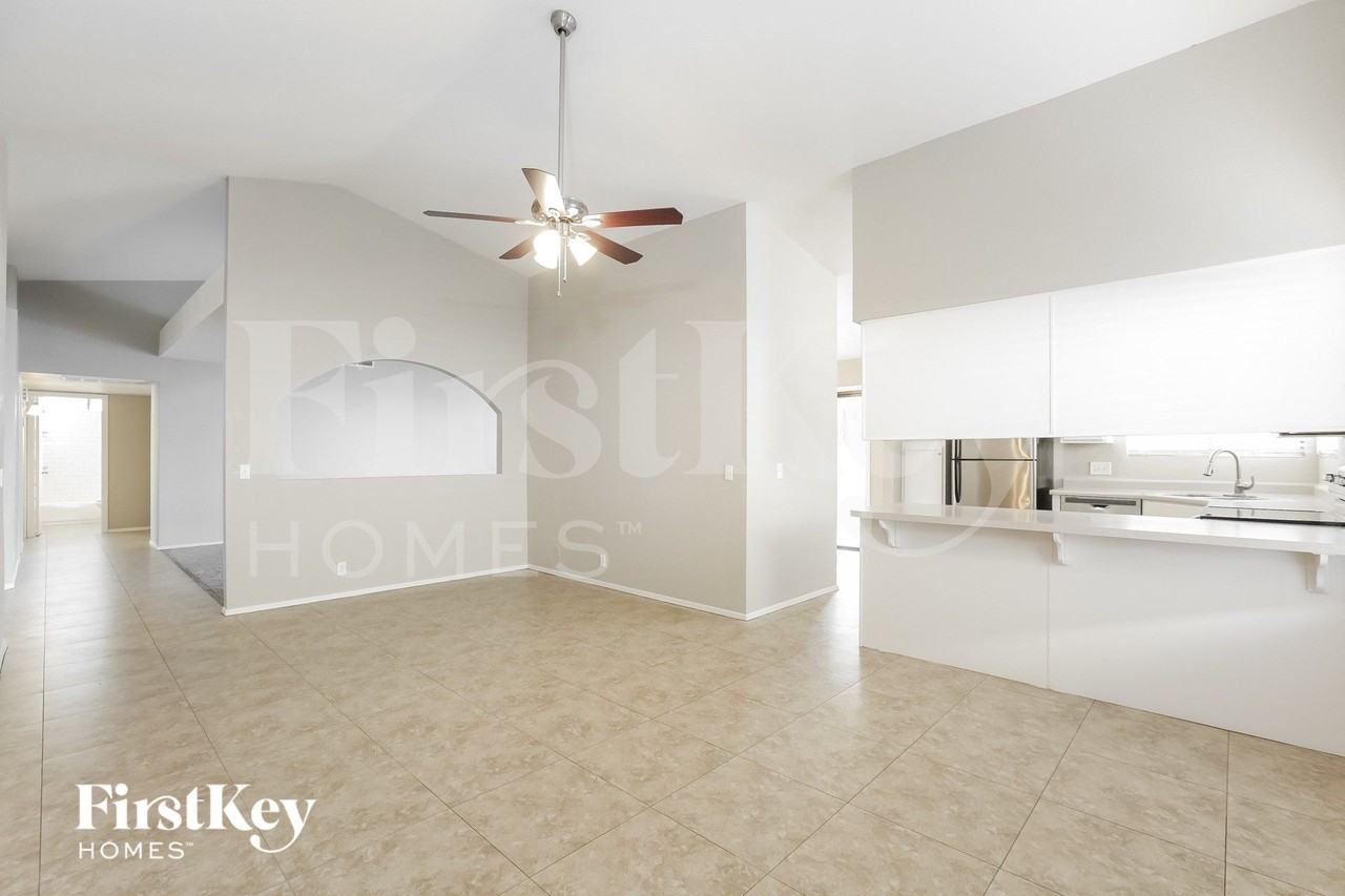 7371 W Colter St - Photo 6 of 15