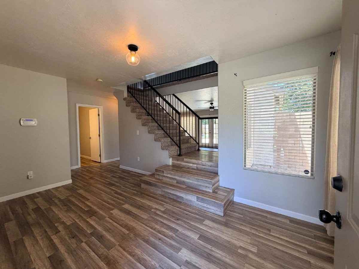 510 W Scott Ave - Photo 2 of 21