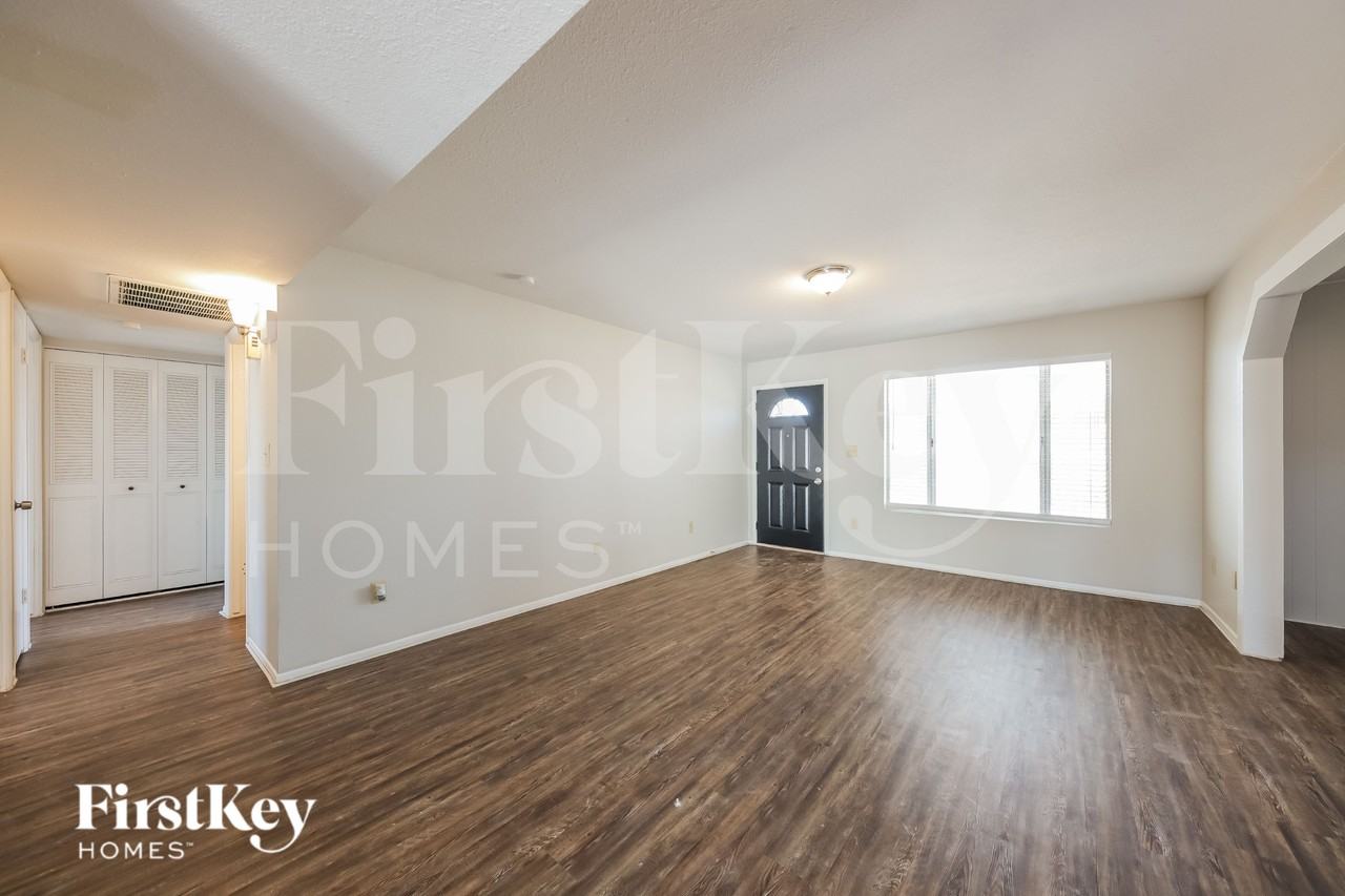 7232 W Brown St - Photo 3 of 16