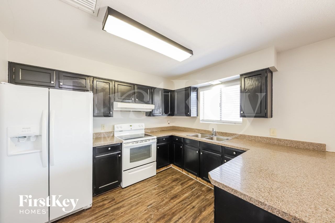 7232 W Brown St - Photo 5 of 16