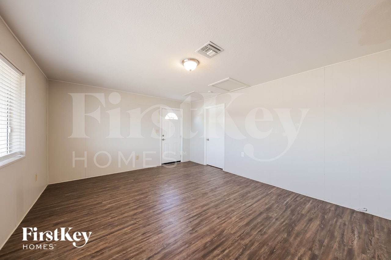 7232 W Brown St - Photo 6 of 16