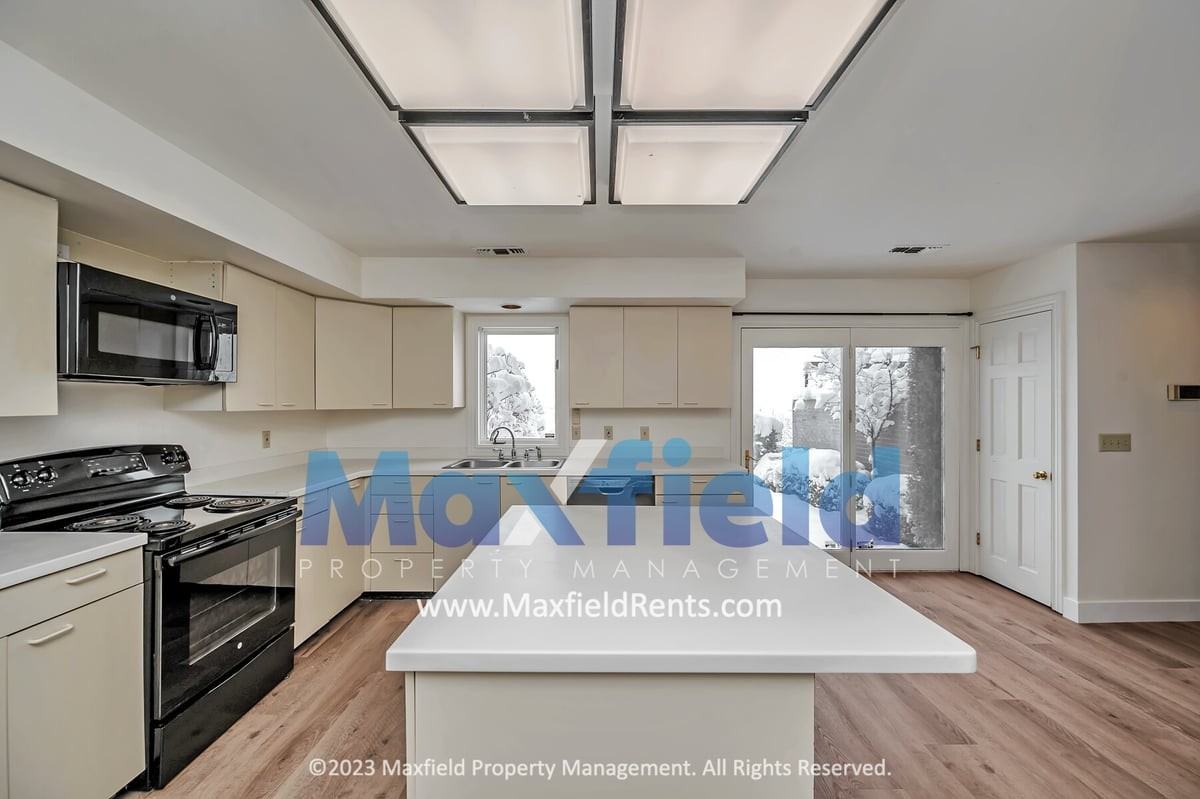 432 E 10th Ave - Photo 3 of 32