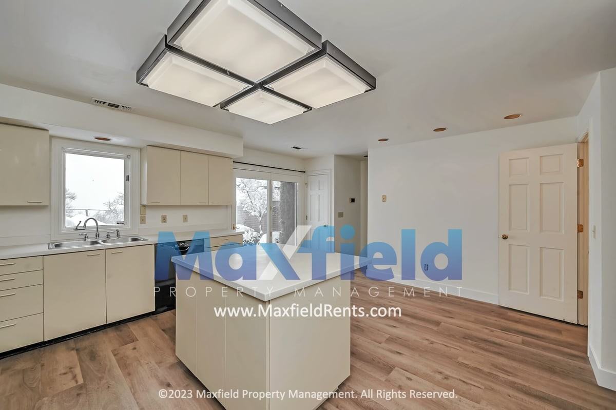 432 E 10th Ave - Photo 6 of 32