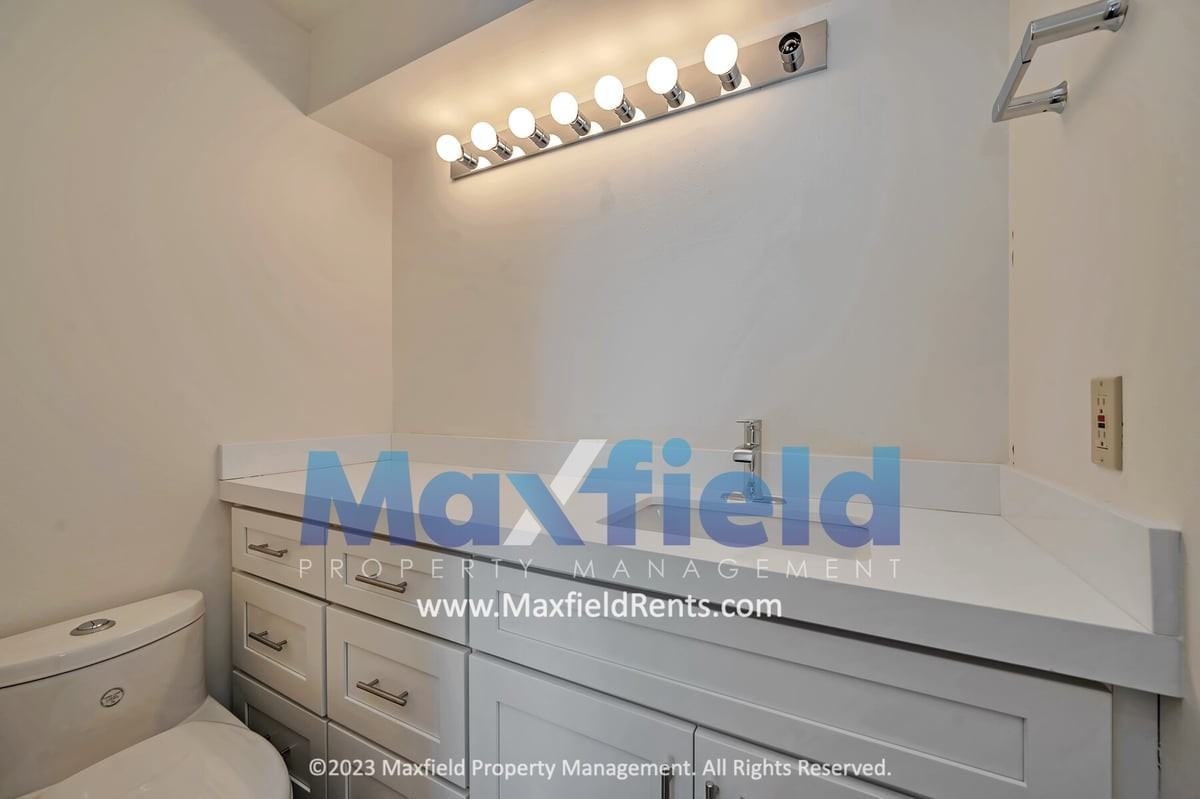 432 E 10th Ave - Photo 7 of 32