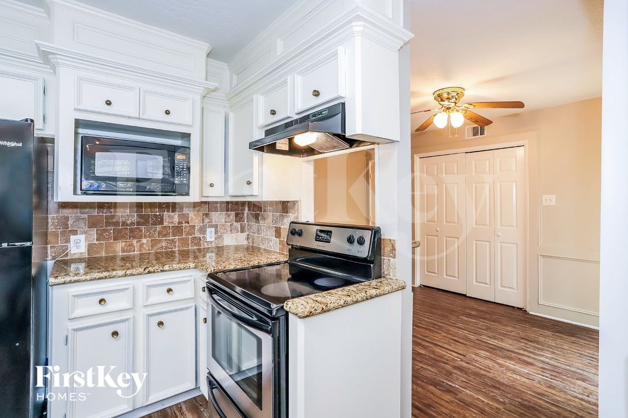 6511 Misty Spring Ln - Photo 7 of 16