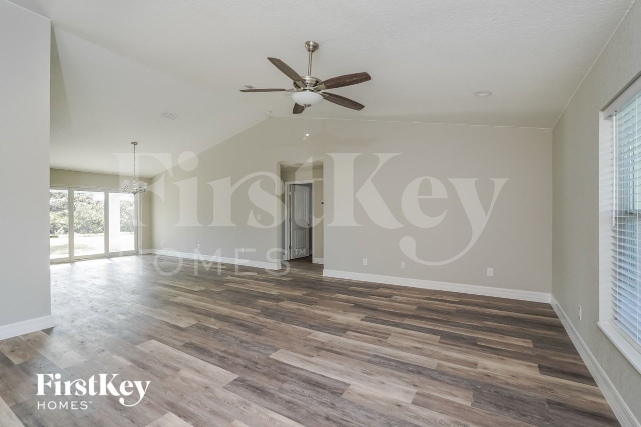 5298 Murphy St - Photo 4 of 16