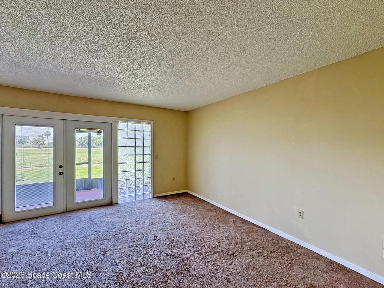 48 Bogart Pl - Photo 7 of 27