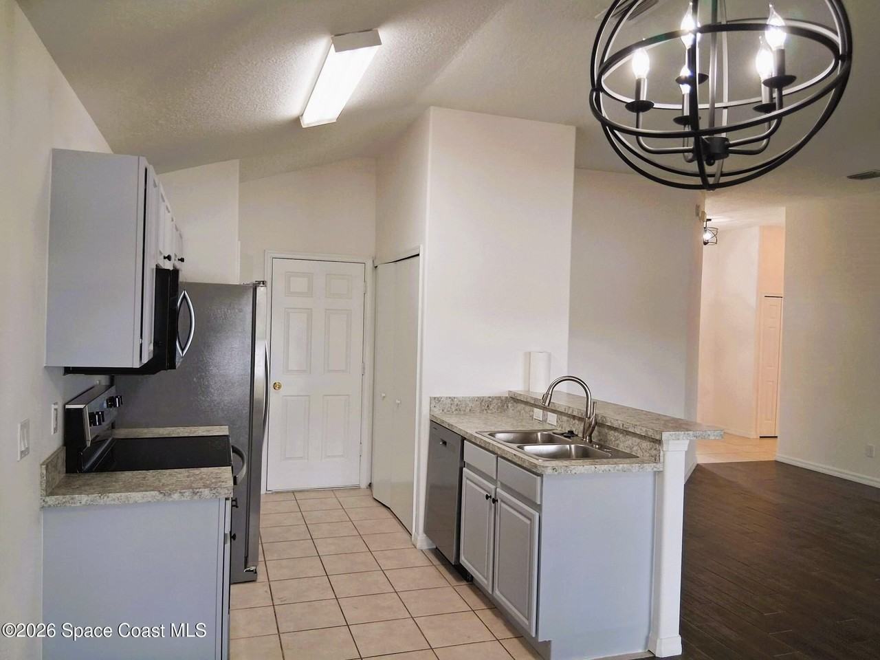 1152 Bainbury Ln - Photo 4 of 19