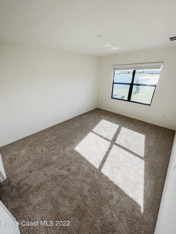 3722 Coachman Ln Se - Photo 4 of 10
