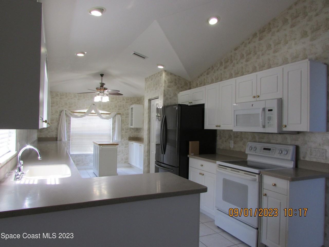 2710 Bradfordt Dr - Photo 3 of 27