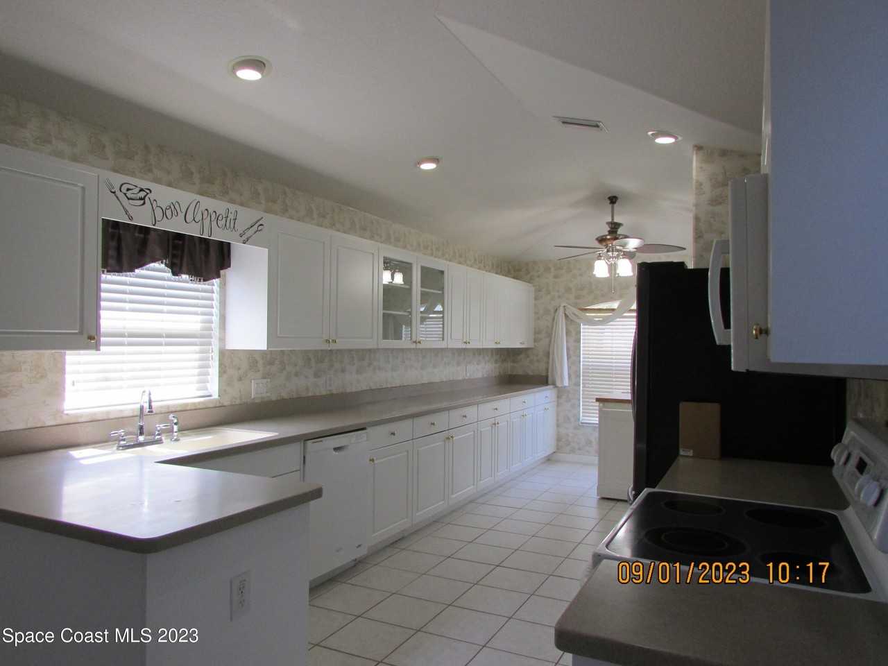 2710 Bradfordt Dr - Photo 4 of 27