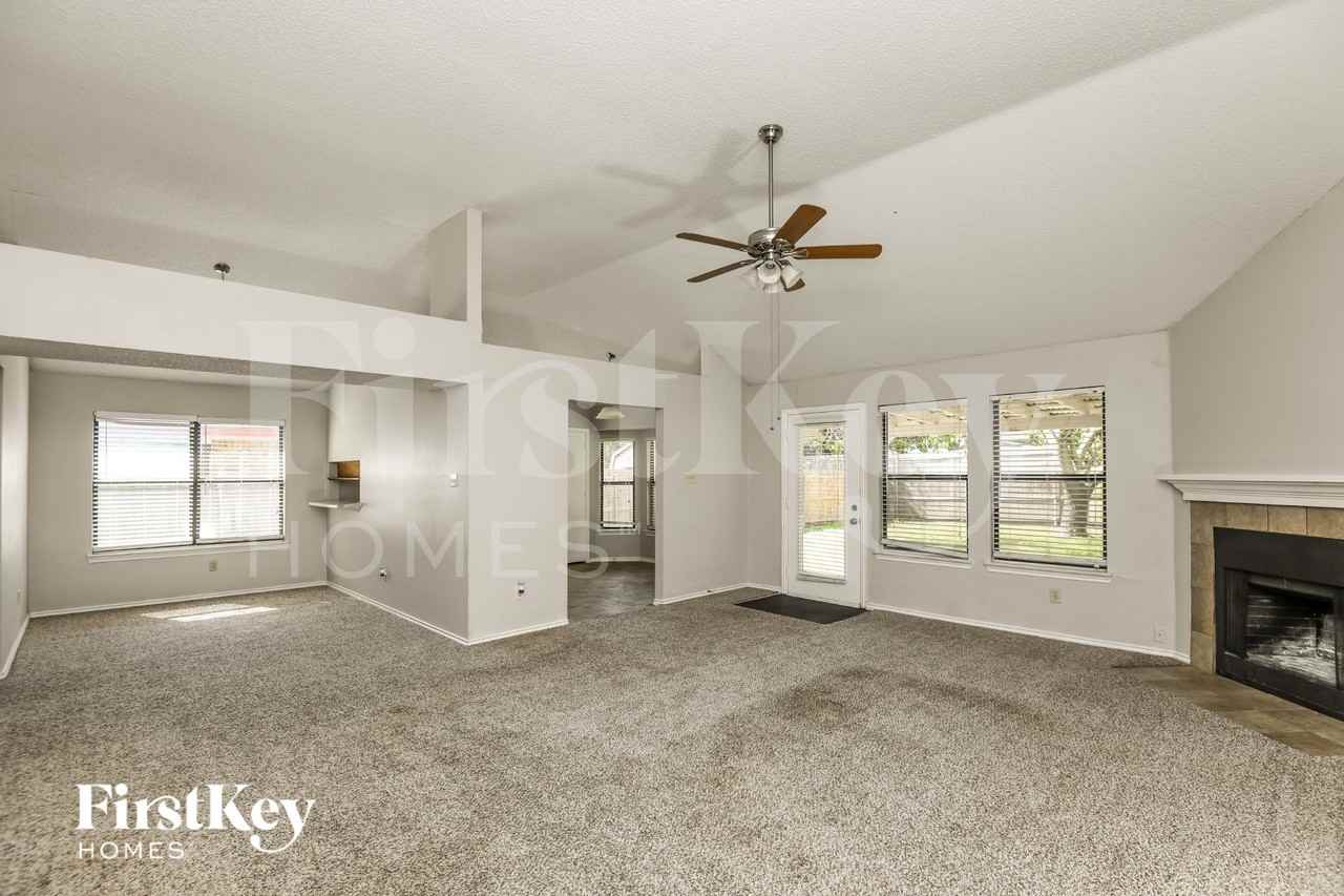 4742 Cornflower Dr - Photo 4 of 16