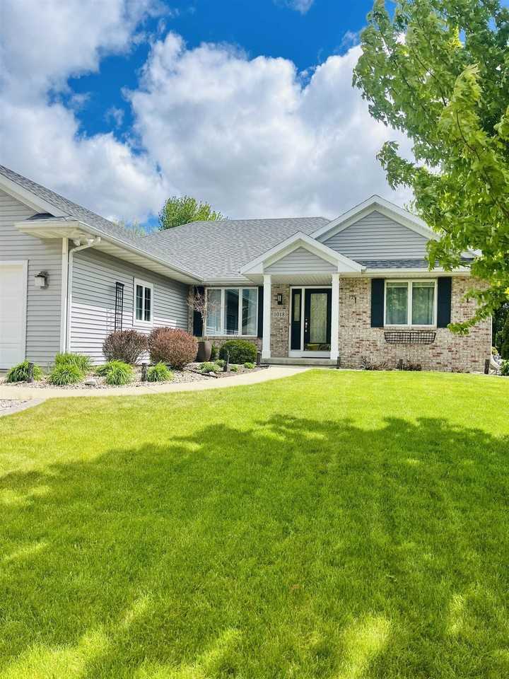 1018 Ganser Dr - Photo 2 of 21