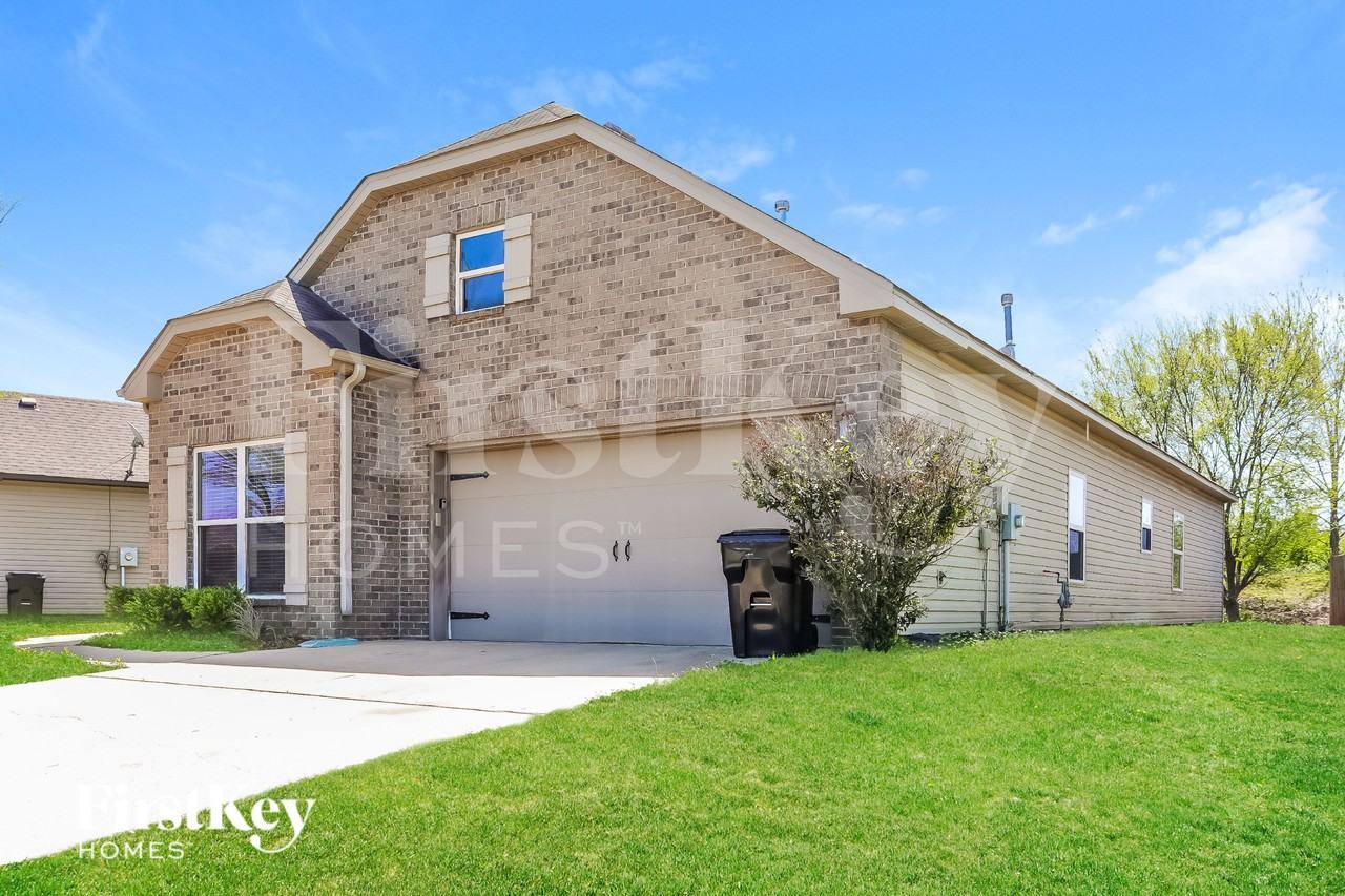 4737 Rosser Loop Dr - Photo 2 of 16