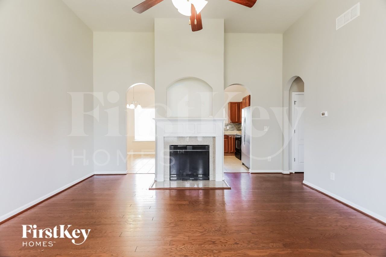 4737 Rosser Loop Dr - Photo 4 of 16