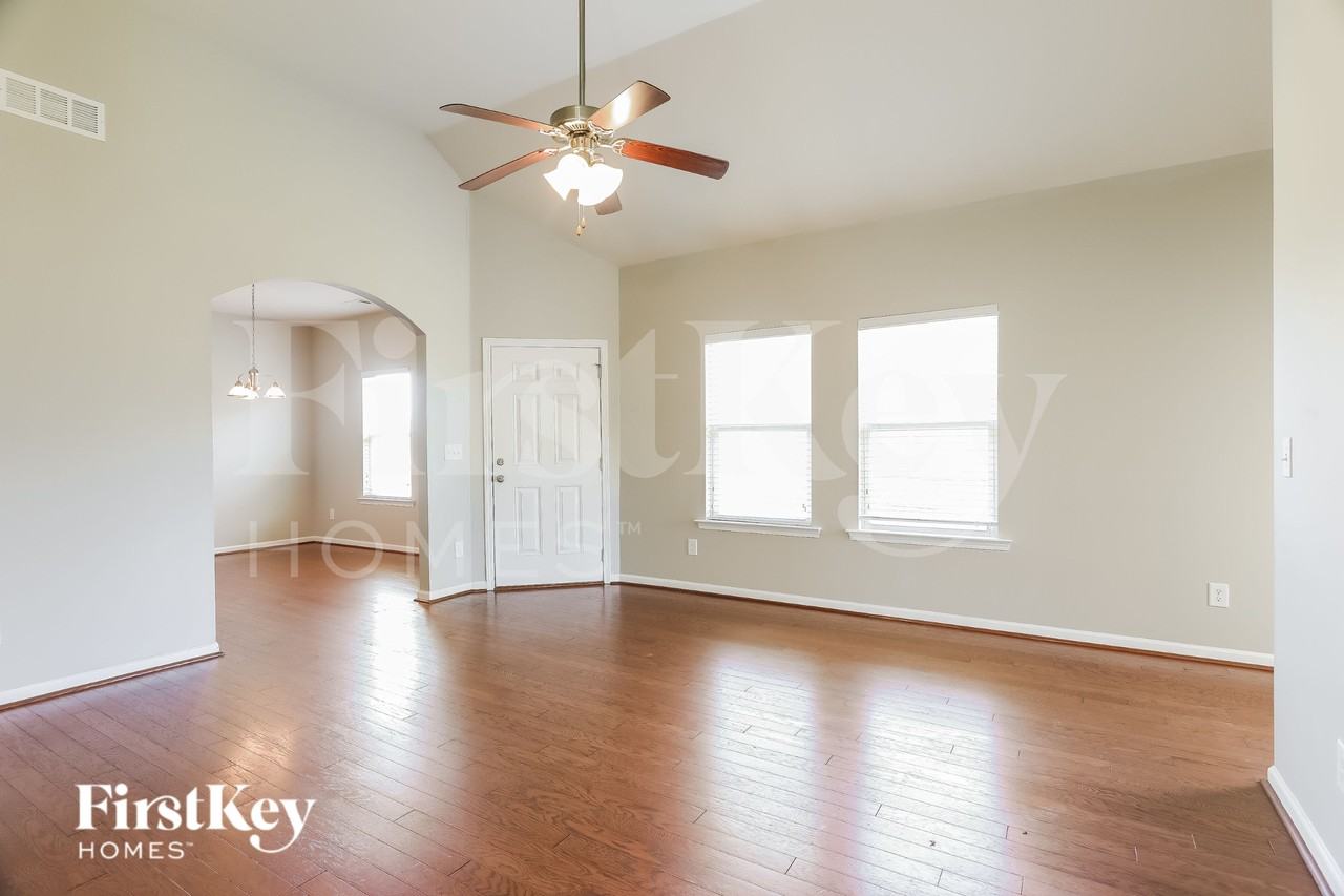 4737 Rosser Loop Dr - Photo 5 of 16