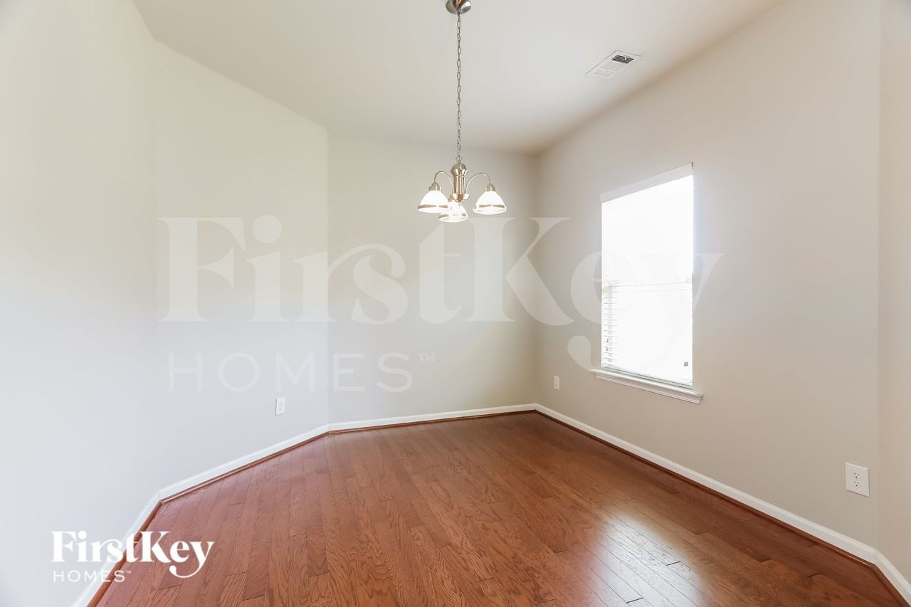 4737 Rosser Loop Dr - Photo 6 of 16