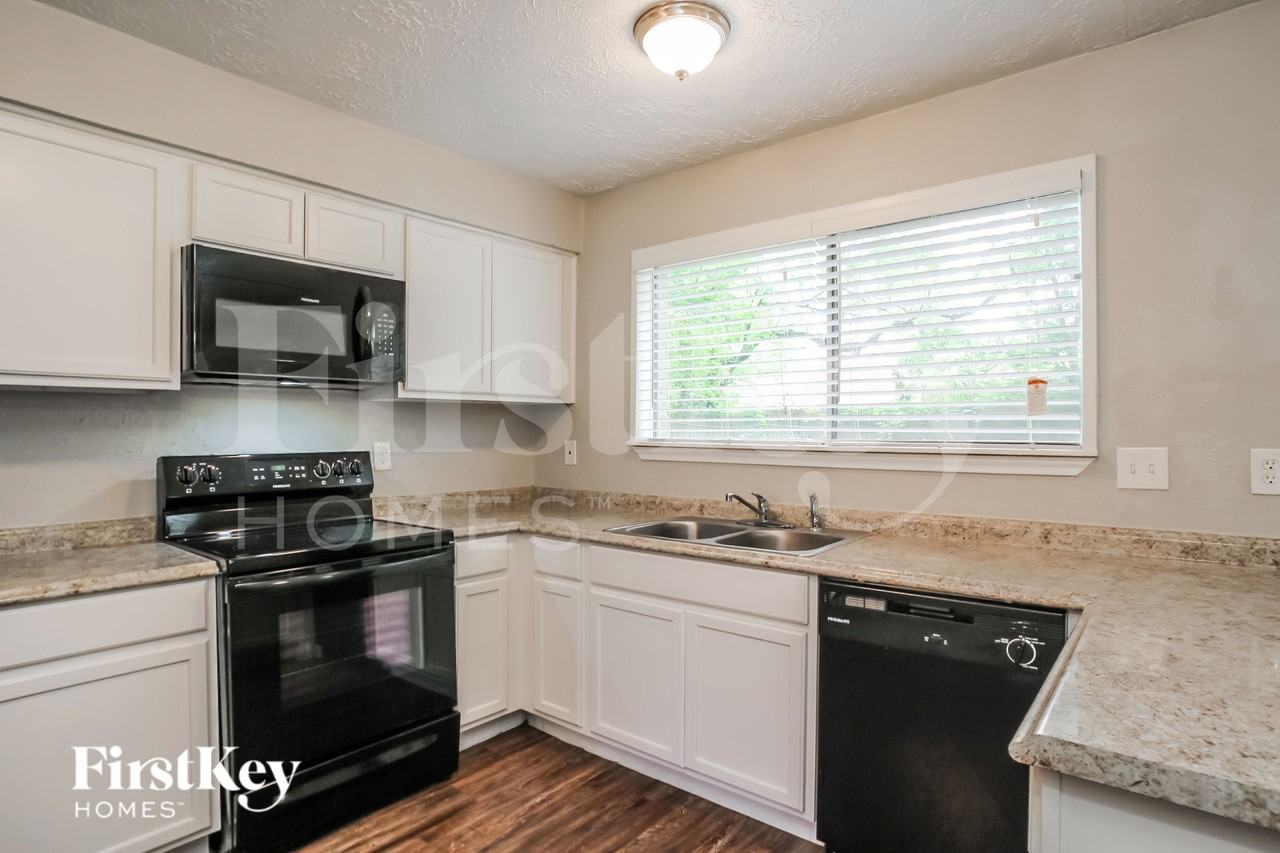 4222 Chestergate Dr - Photo 6 of 16