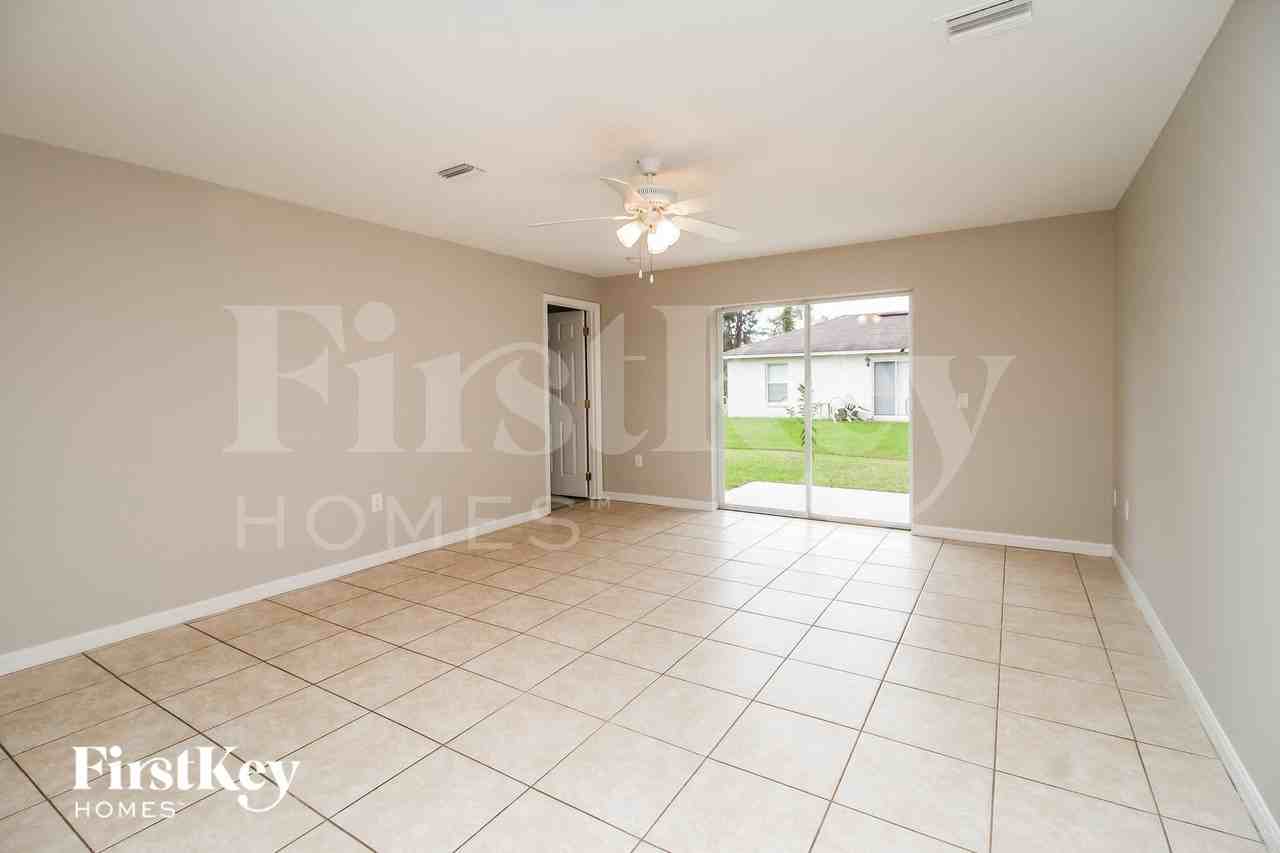 421 Dove Dr - Photo 3 of 15