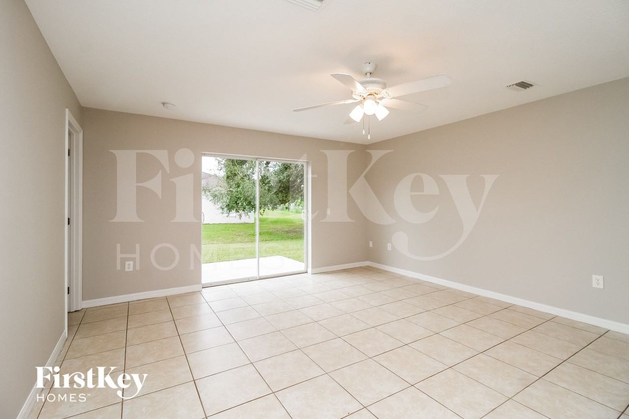 421 Dove Dr - Photo 4 of 15