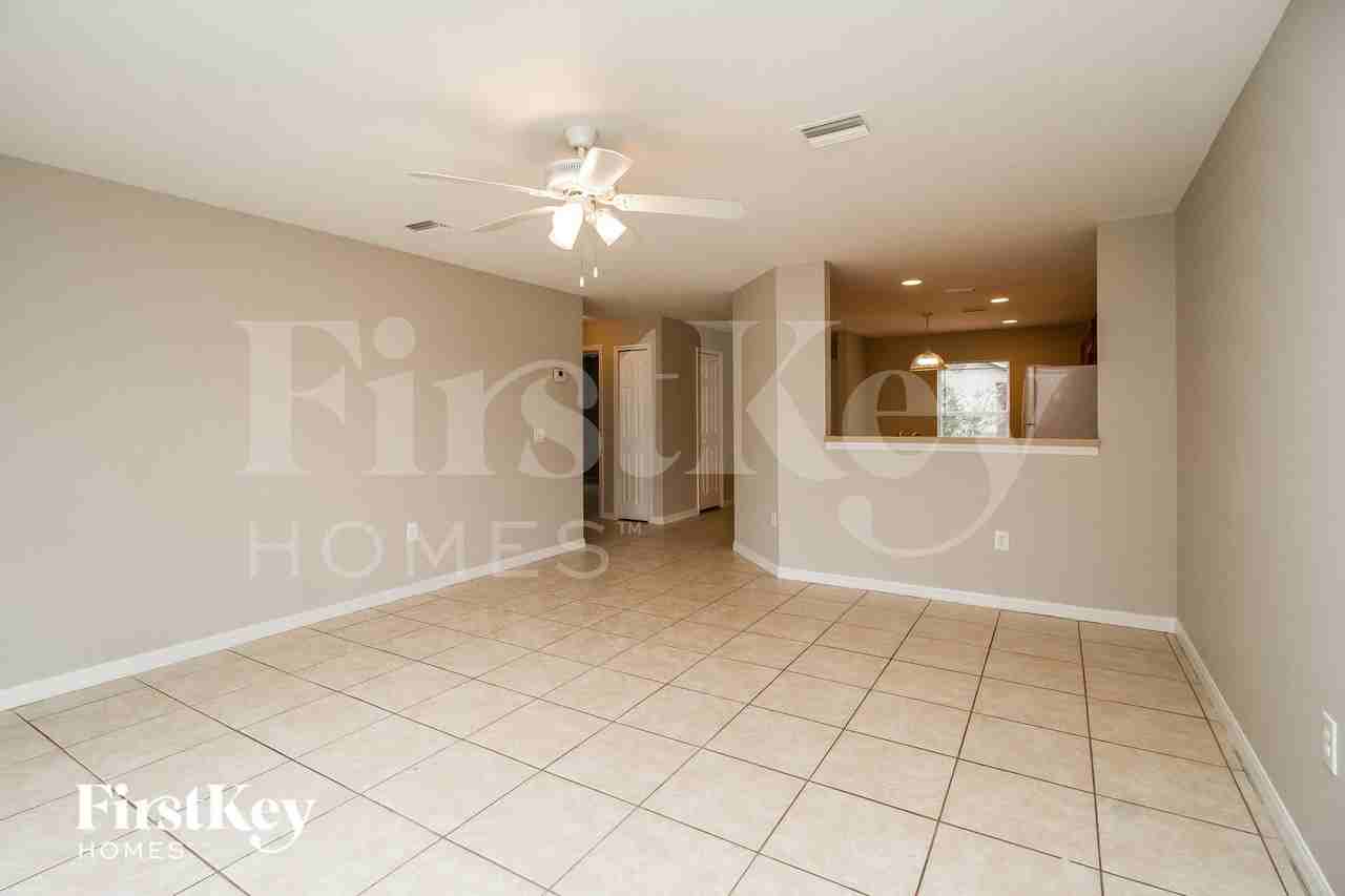 421 Dove Dr - Photo 5 of 15