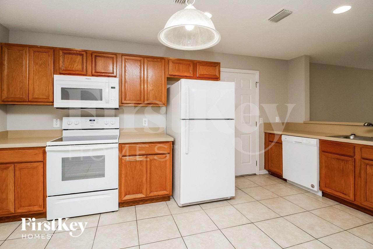 421 Dove Dr - Photo 6 of 15