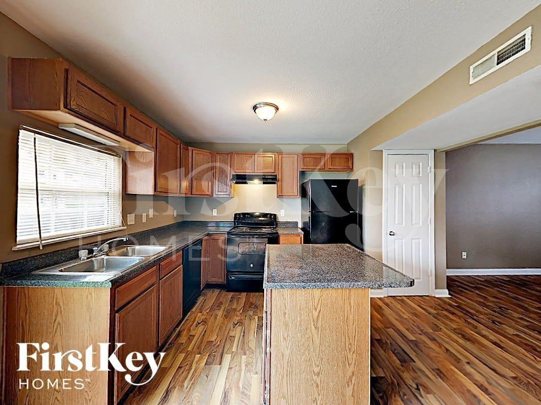 3944 Hornickel Dr - Photo 5 of 17
