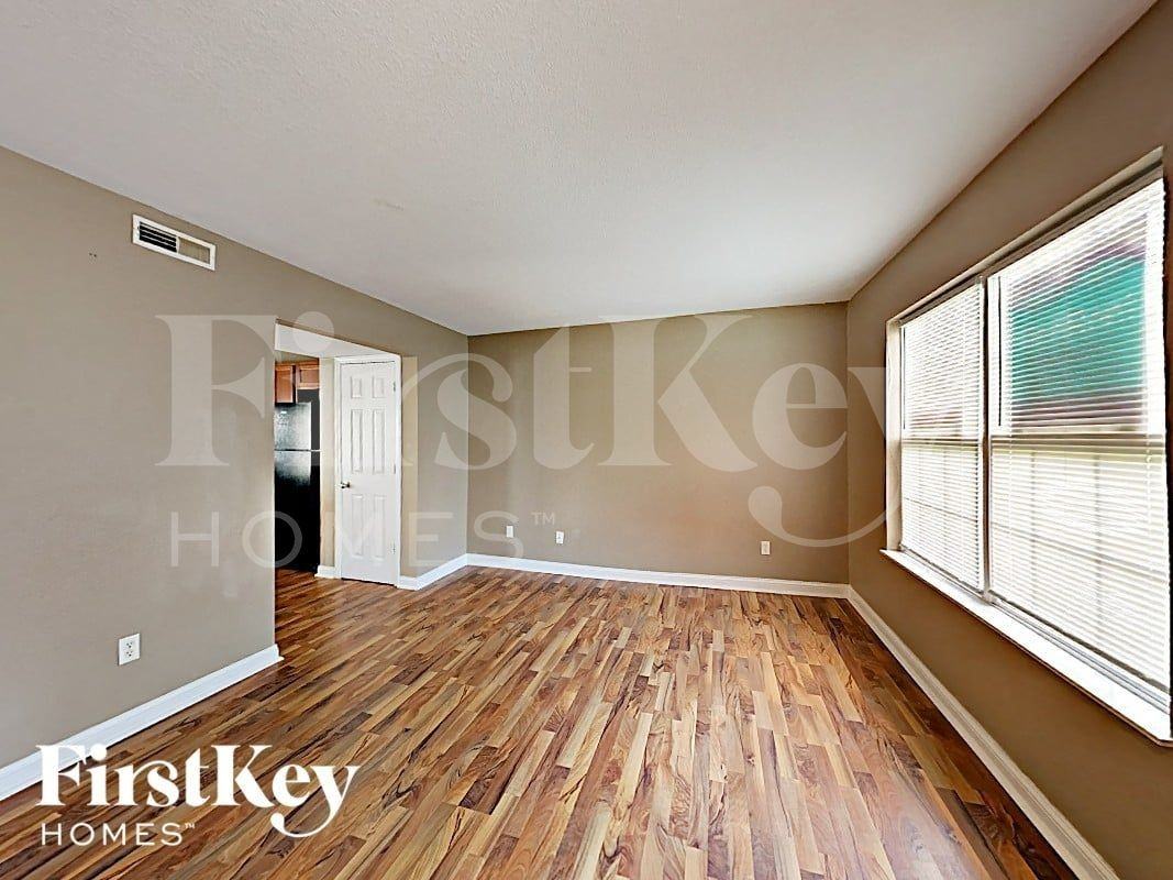 3944 Hornickel Dr - Photo 7 of 17
