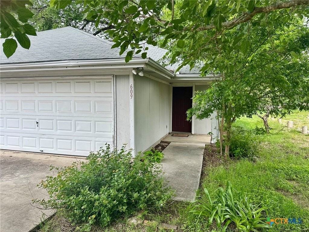609 W Martin Luther King Dr #609 - Photo 3 of 23