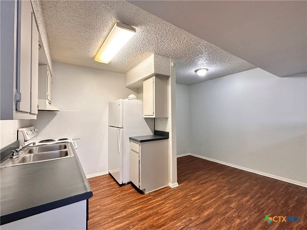 1706 N Interstate 35 #11 - Photo 4 of 8