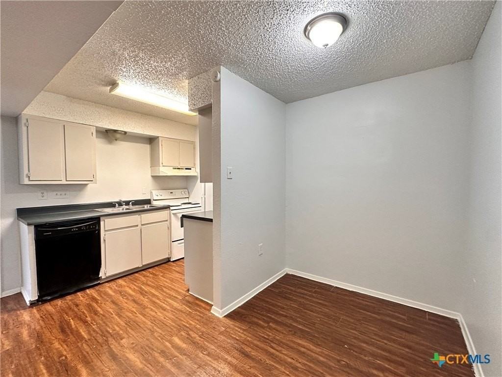 1706 N Interstate 35 #11 - Photo 5 of 8