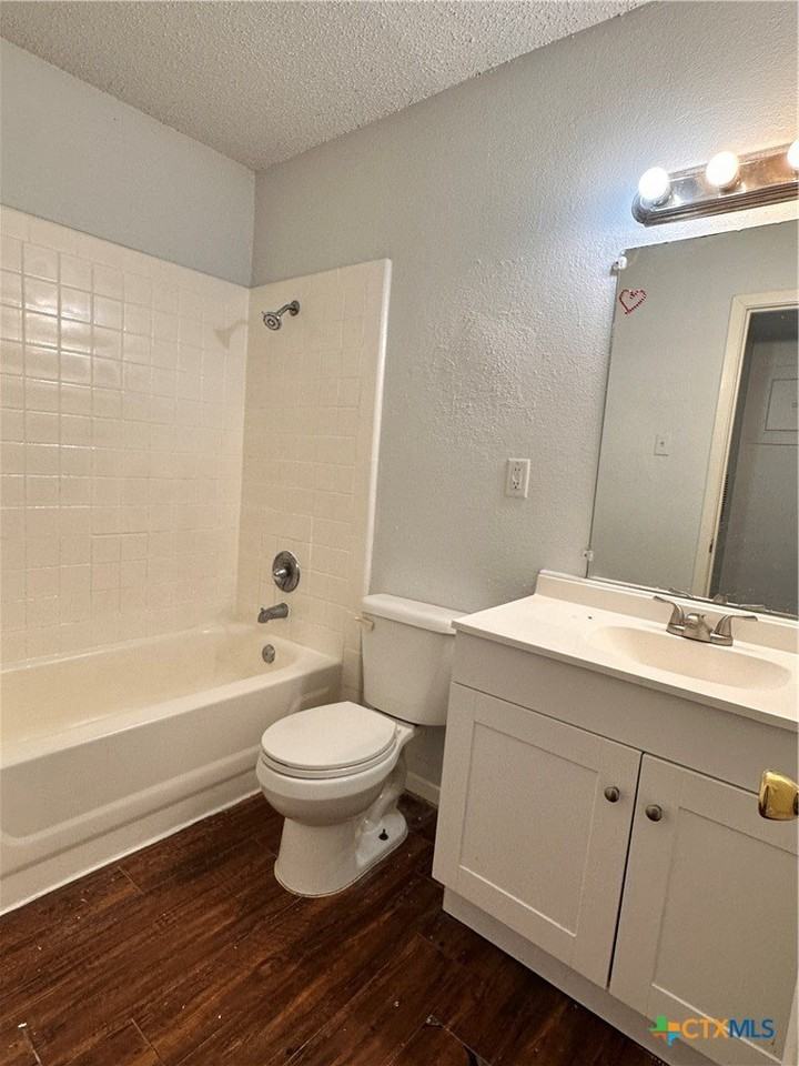 1706 N Interstate 35 #11 - Photo 6 of 8