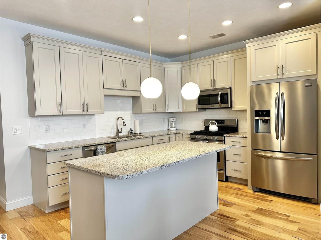 982 Lake Ridge Dr #10 - Photo 3 of 10