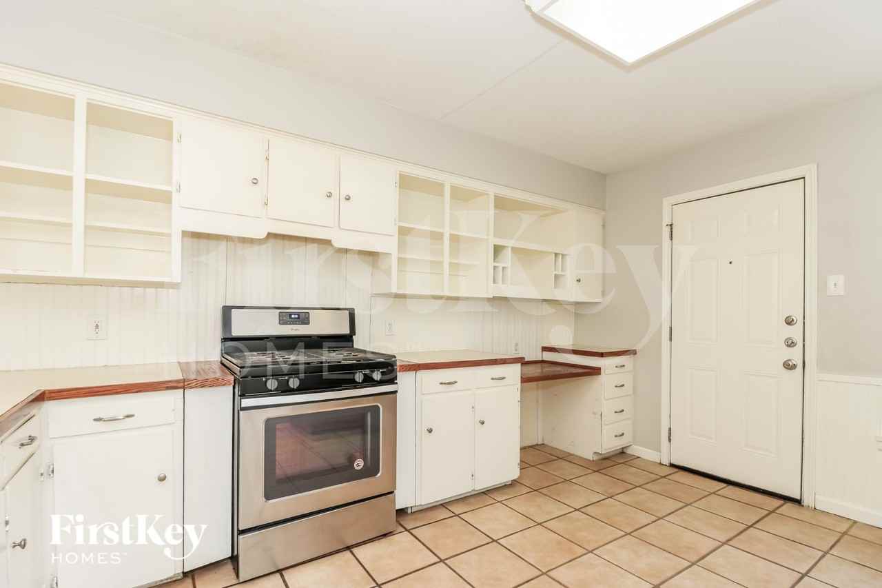 3500 Creston Ave - Photo 6 of 16