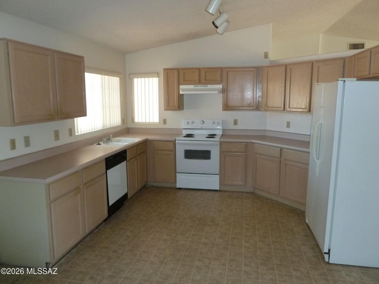 7920 S Danforth Ave - Photo 3 of 12