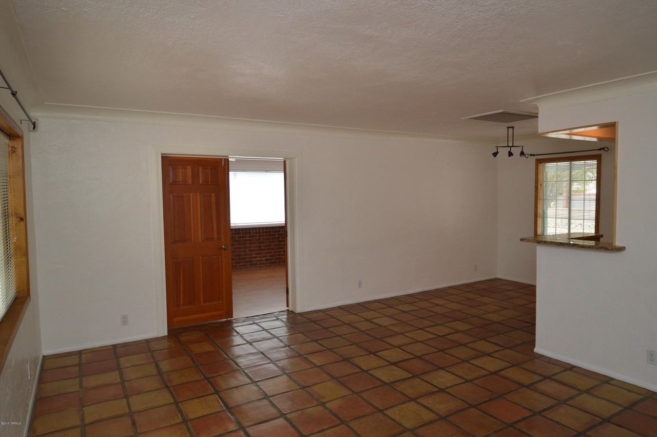 223 N Bentley Ave - Photo 2 of 10
