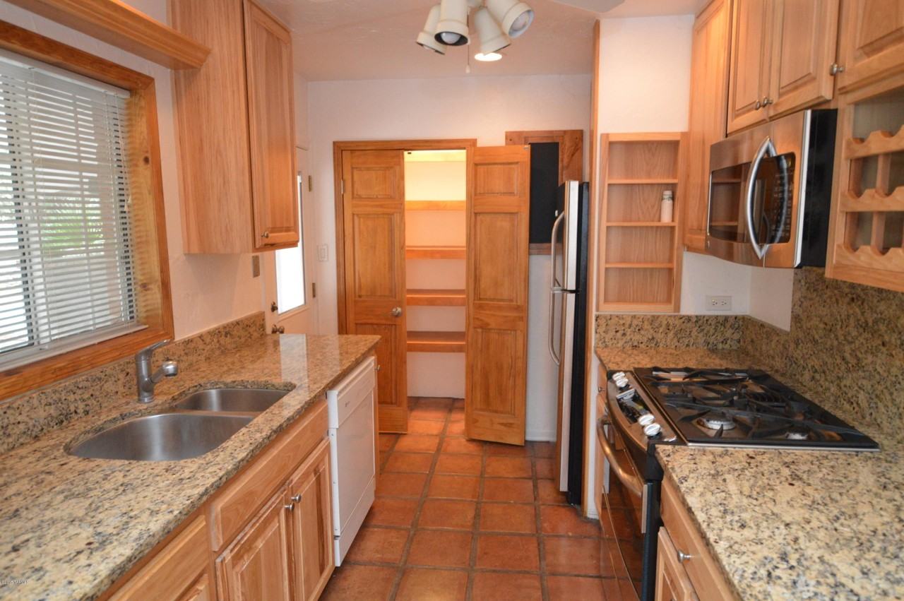 223 N Bentley Ave - Photo 4 of 10
