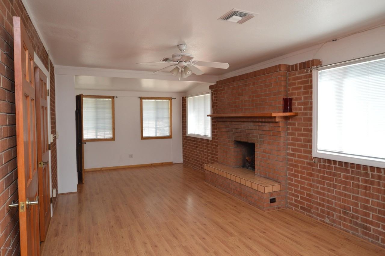 223 N Bentley Ave - Photo 5 of 10
