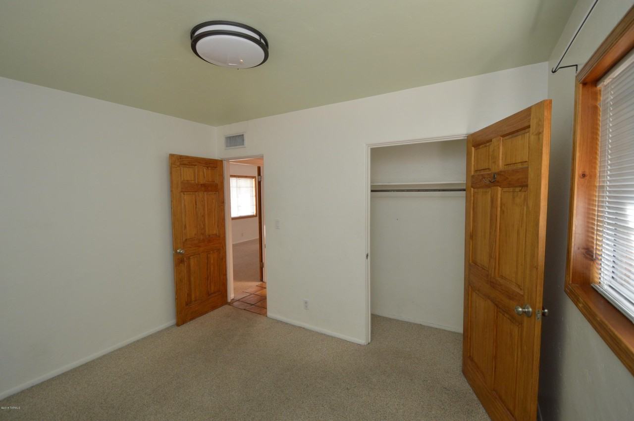 223 N Bentley Ave - Photo 6 of 10