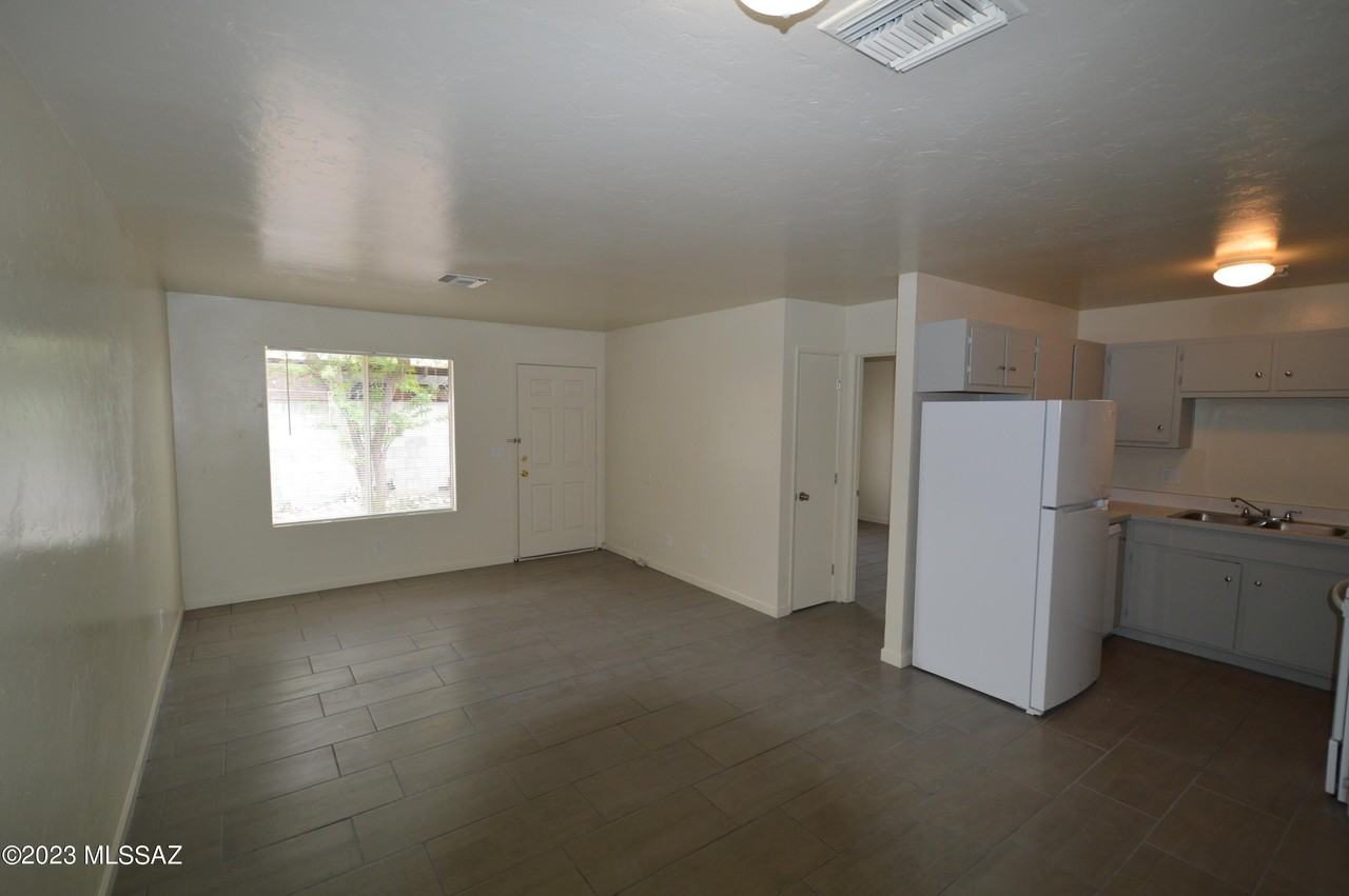 2736 N Orchard Ave #1 - Photo 3 of 10