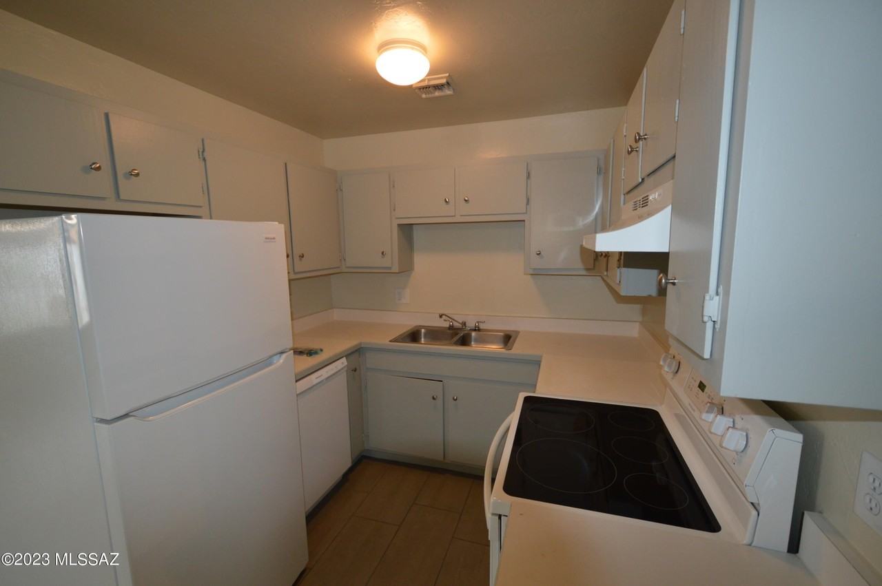 2736 N Orchard Ave #1 - Photo 4 of 10