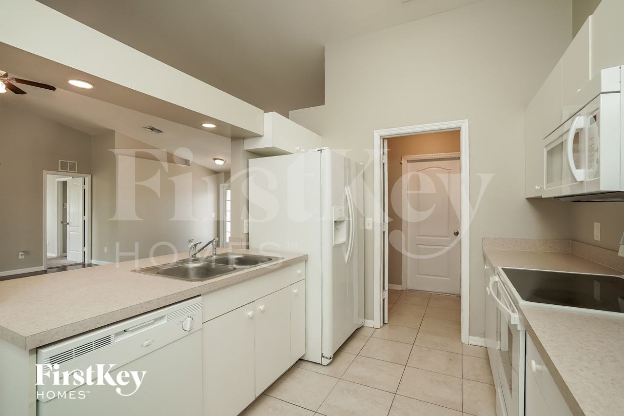 3208 9th St W - Photo 5 of 16