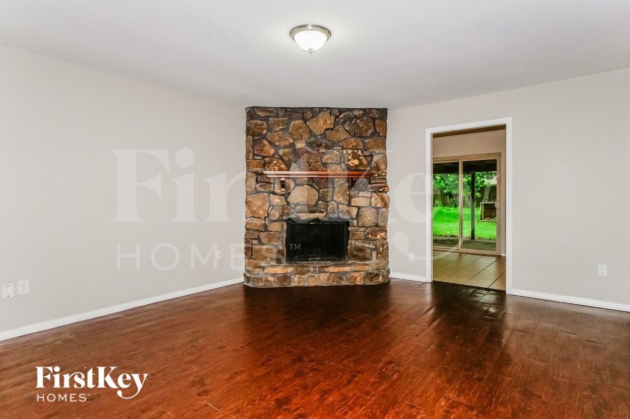 3037 Leeridge Dr - Photo 3 of 19