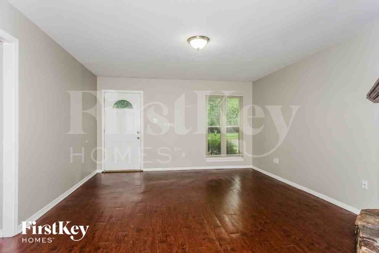 3037 Leeridge Dr - Photo 5 of 19