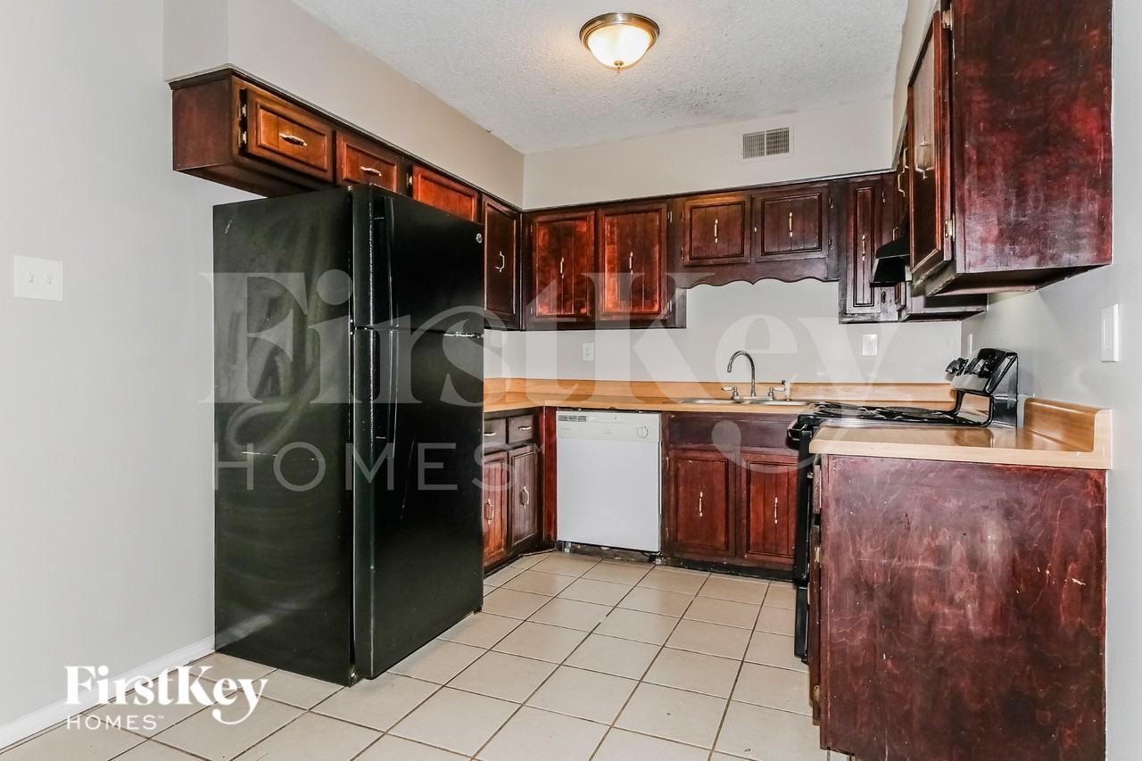 3037 Leeridge Dr - Photo 7 of 19