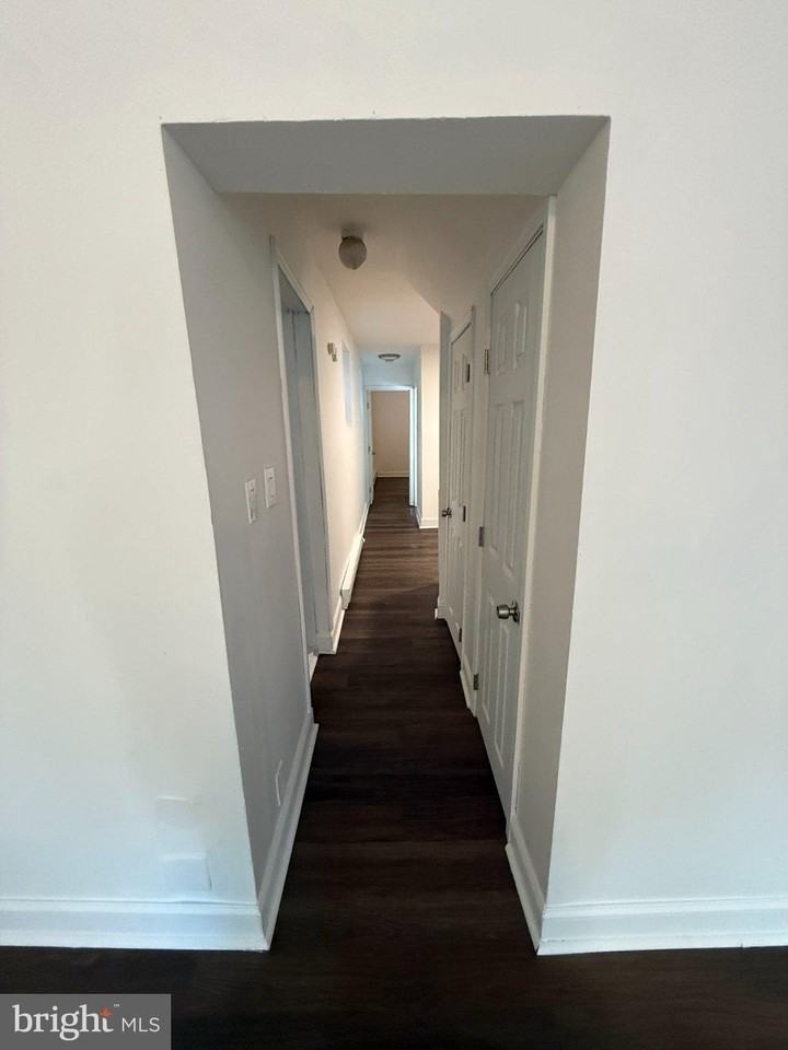 715 W 8th St - Photo 4 of 10