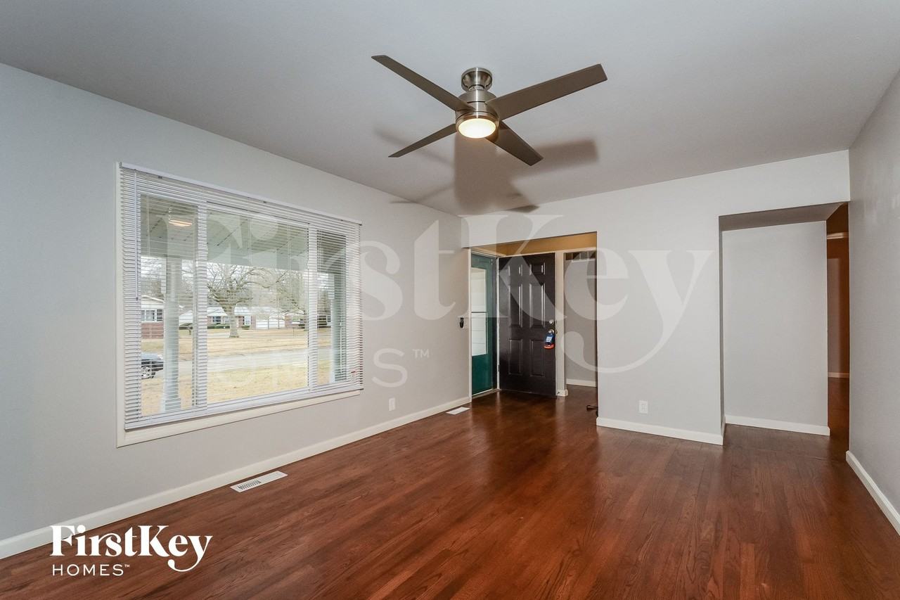 2415 Cambridge Dr - Photo 2 of 14